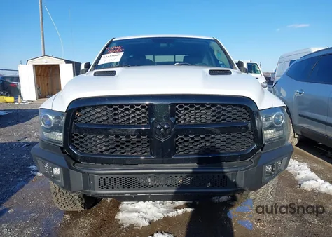 2017 Ram 1500 Night 4X4 6'4 Box z USA, uszkodzony, nr VIN 1C6RR7HT4HS737472